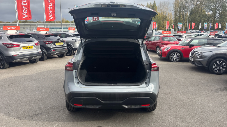 Nissan Qashqai 1.3 DiG-T MH Acenta Premium 5dr Petrol Hatchback